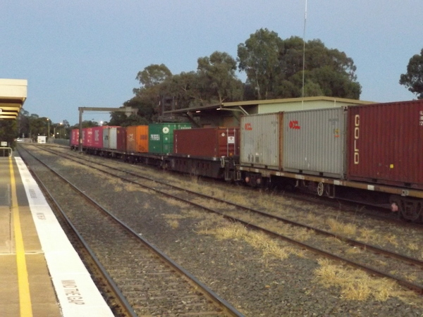 COFC cars in the goods tracks, Griffith, 2019-03-03