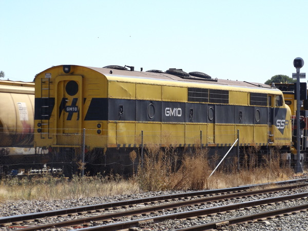 GM class locomotive, Cootumundra, 2019-03-03