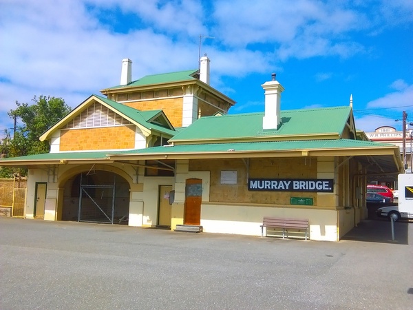 Murray Bridge - station building