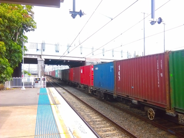 Northbound COFC train with CFCLA power (2 of 2), Broadmeadow, 2019-03-13